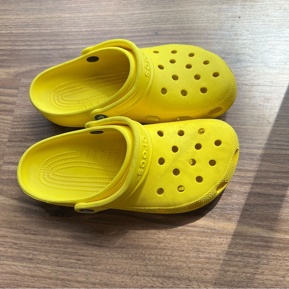 Yellow Crocs - Picture 4 of 7